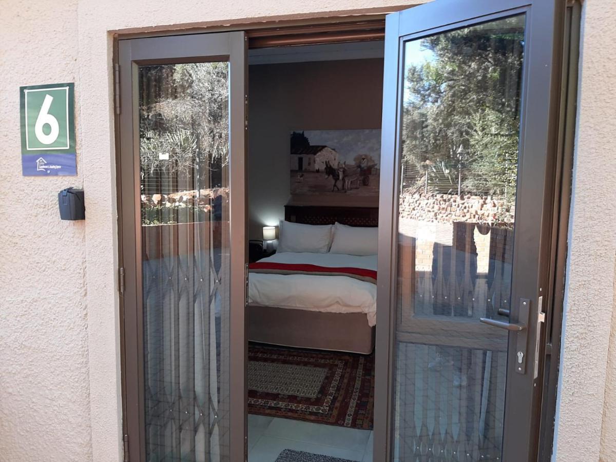 A Little Guesthouse Bloemfontein Bagian luar foto