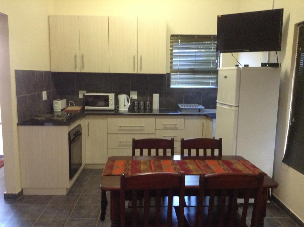A Little Guesthouse Bloemfontein Bagian luar foto