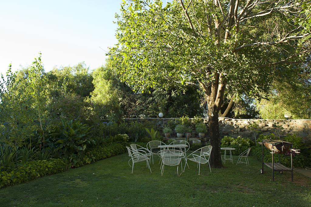 A Little Guesthouse Bloemfontein Bagian luar foto