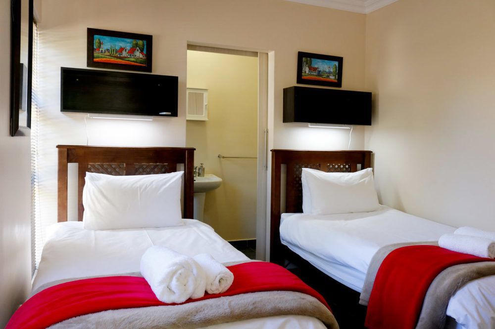 A Little Guesthouse Bloemfontein Bagian luar foto