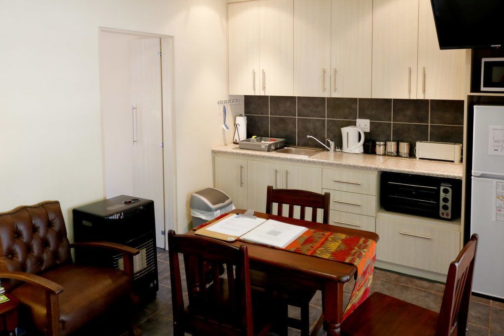 A Little Guesthouse Bloemfontein Bagian luar foto