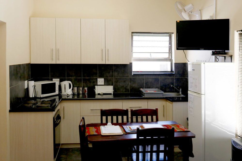 A Little Guesthouse Bloemfontein Bagian luar foto