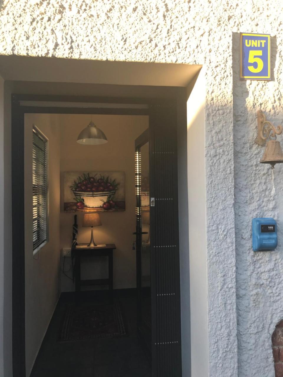 A Little Guesthouse Bloemfontein Bagian luar foto