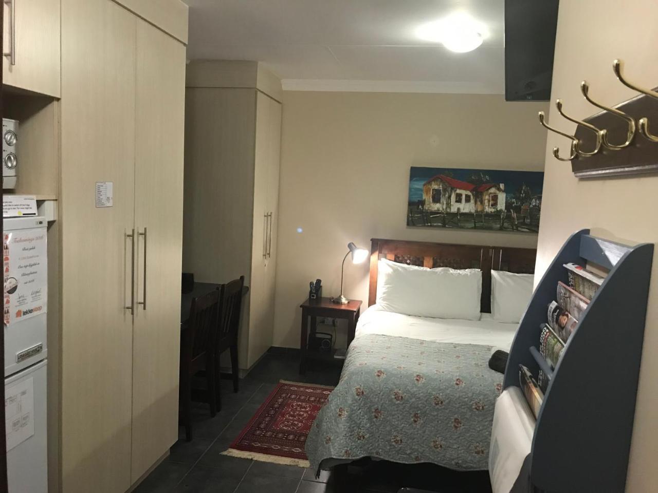 A Little Guesthouse Bloemfontein Bagian luar foto