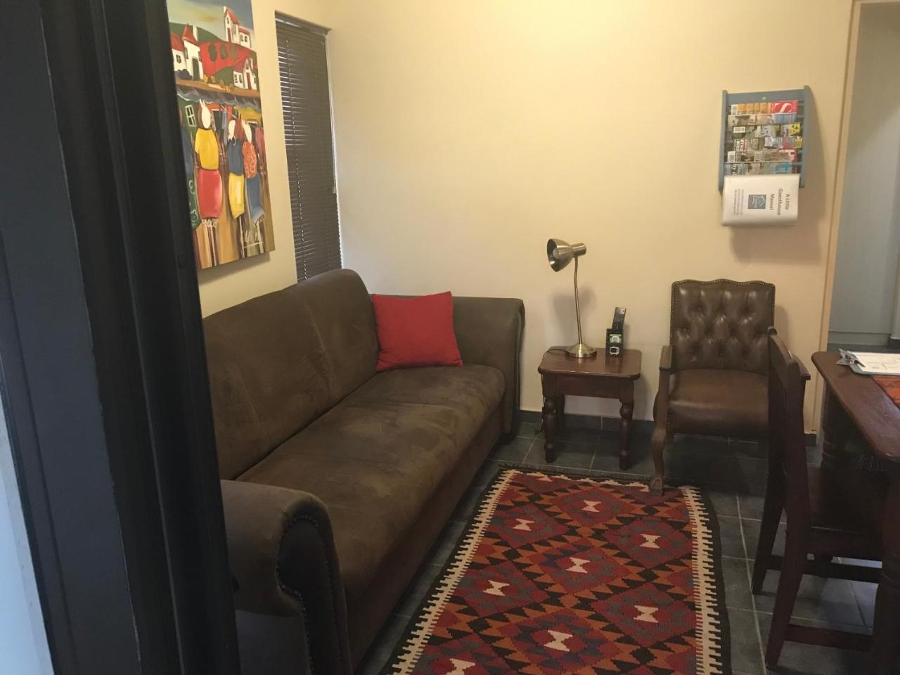 A Little Guesthouse Bloemfontein Bagian luar foto