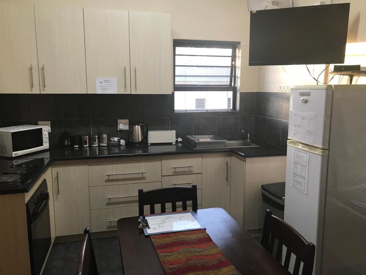 A Little Guesthouse Bloemfontein Bagian luar foto