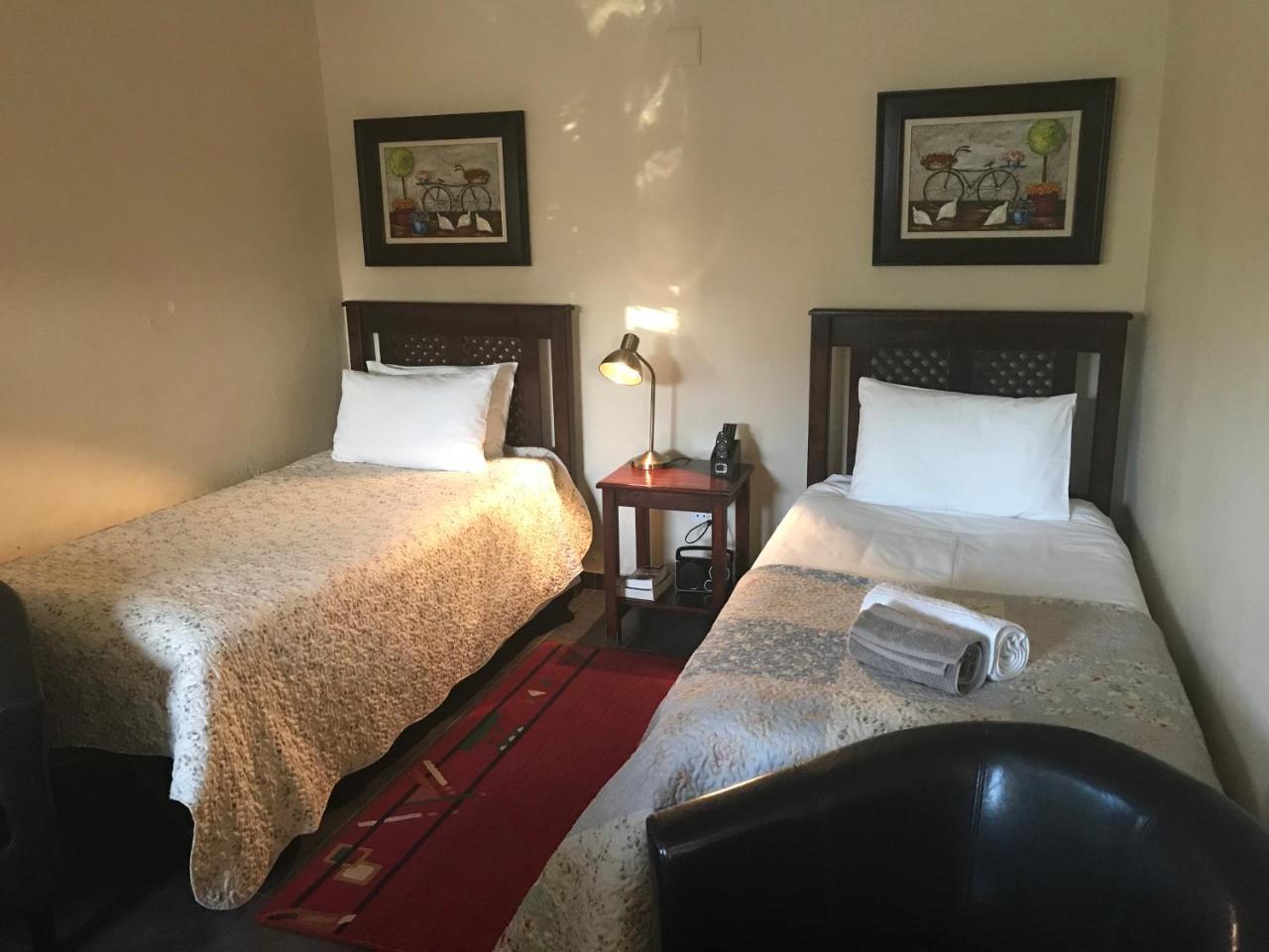 A Little Guesthouse Bloemfontein Bagian luar foto