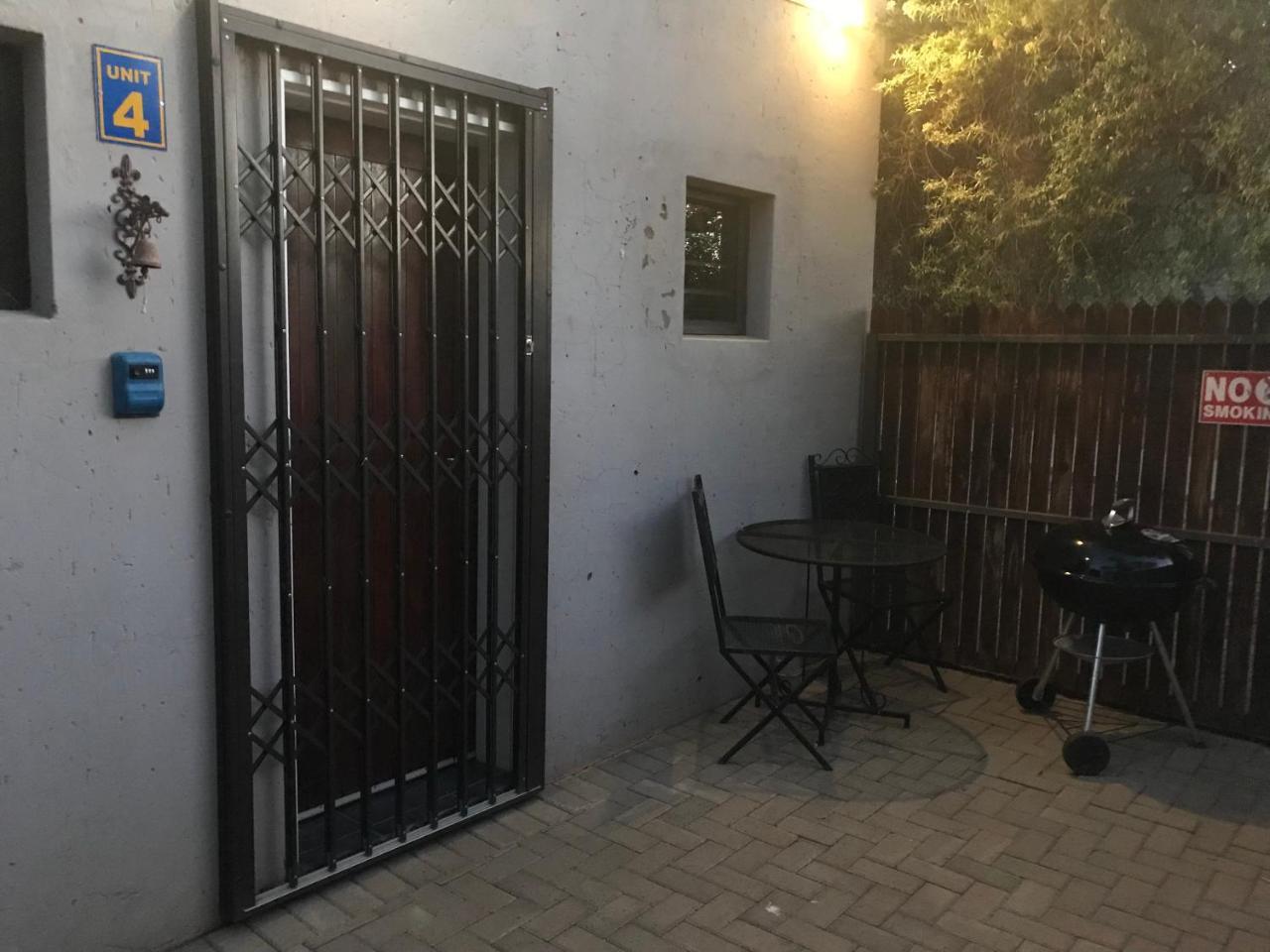 A Little Guesthouse Bloemfontein Bagian luar foto