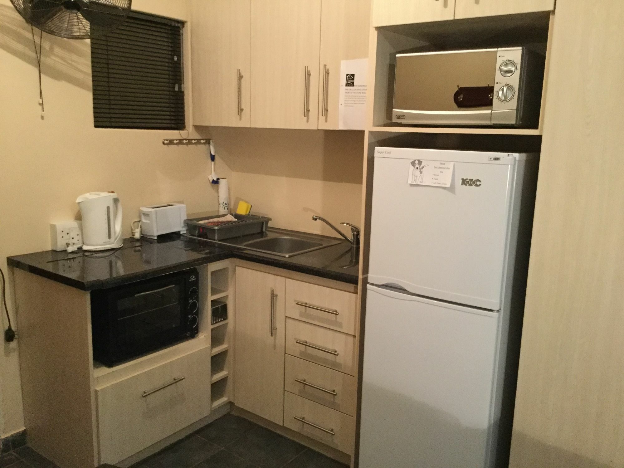 A Little Guesthouse Bloemfontein Bagian luar foto