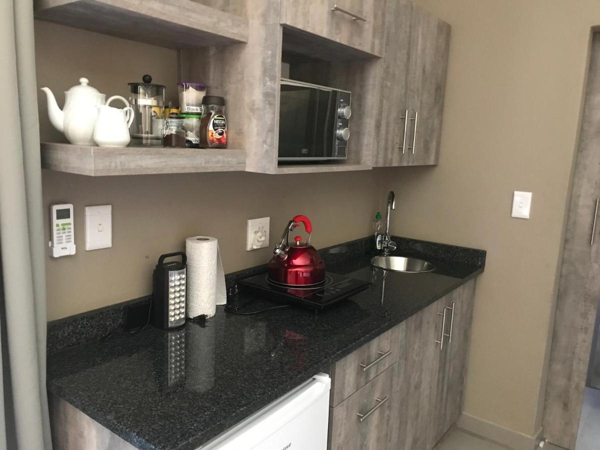 A Little Guesthouse Bloemfontein Bagian luar foto